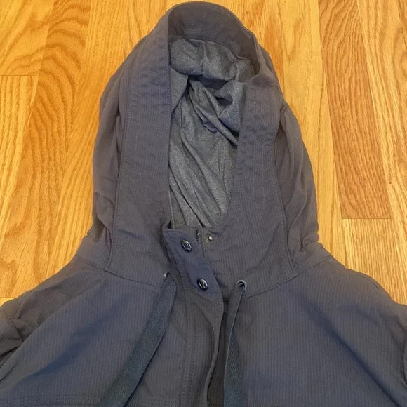 Lululemon athletica hooded anorak jacket - size 8 - Picture 2 of 5